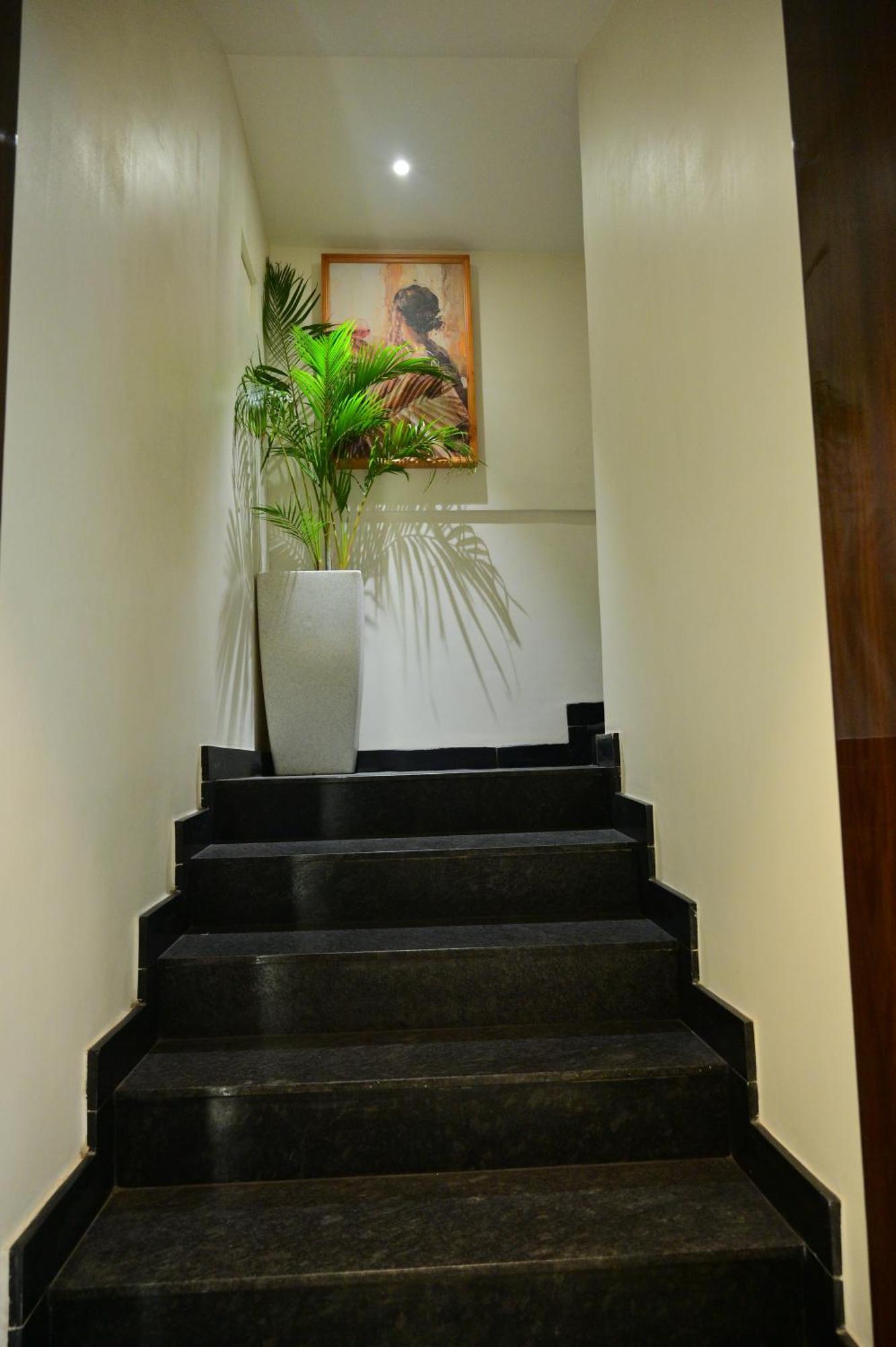 Hotel Golden Riviera Mysore Extérieur photo