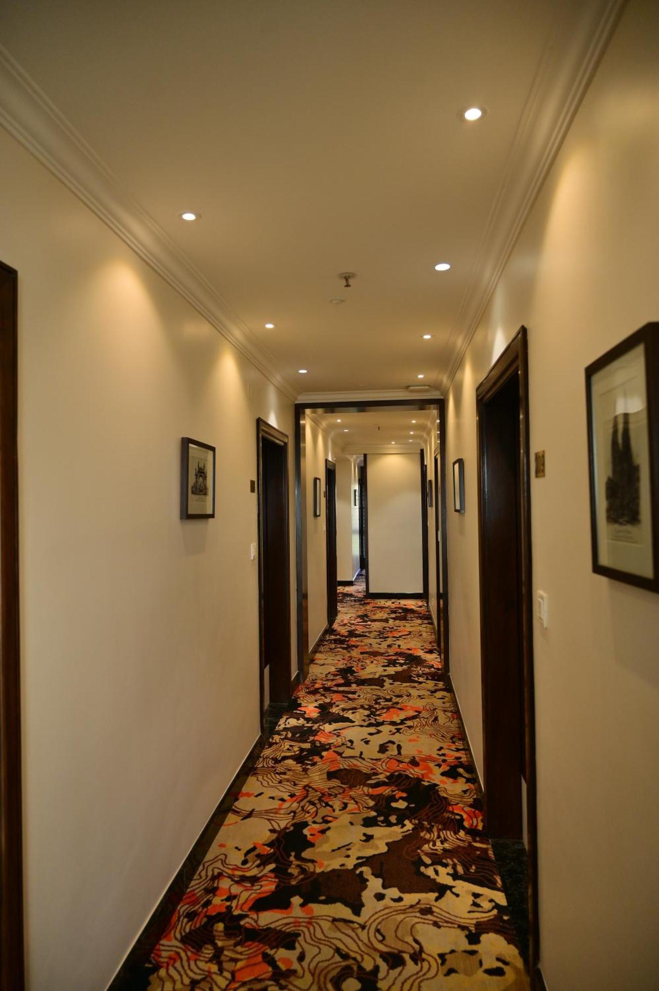 Hotel Golden Riviera Mysore Extérieur photo