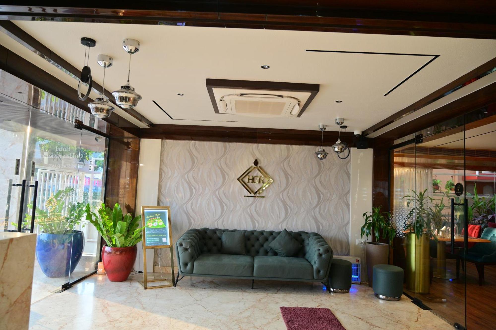 Hotel Golden Riviera Mysore Extérieur photo