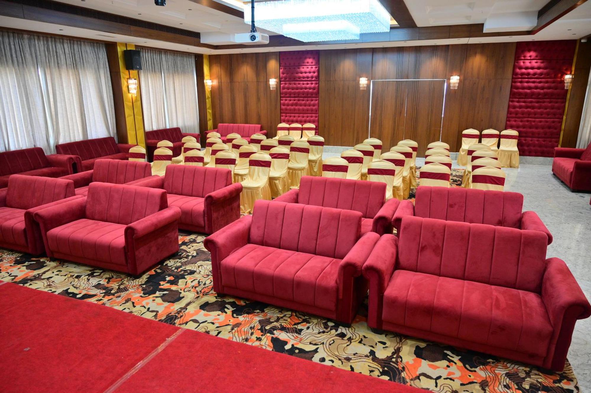 Hotel Golden Riviera Mysore Extérieur photo