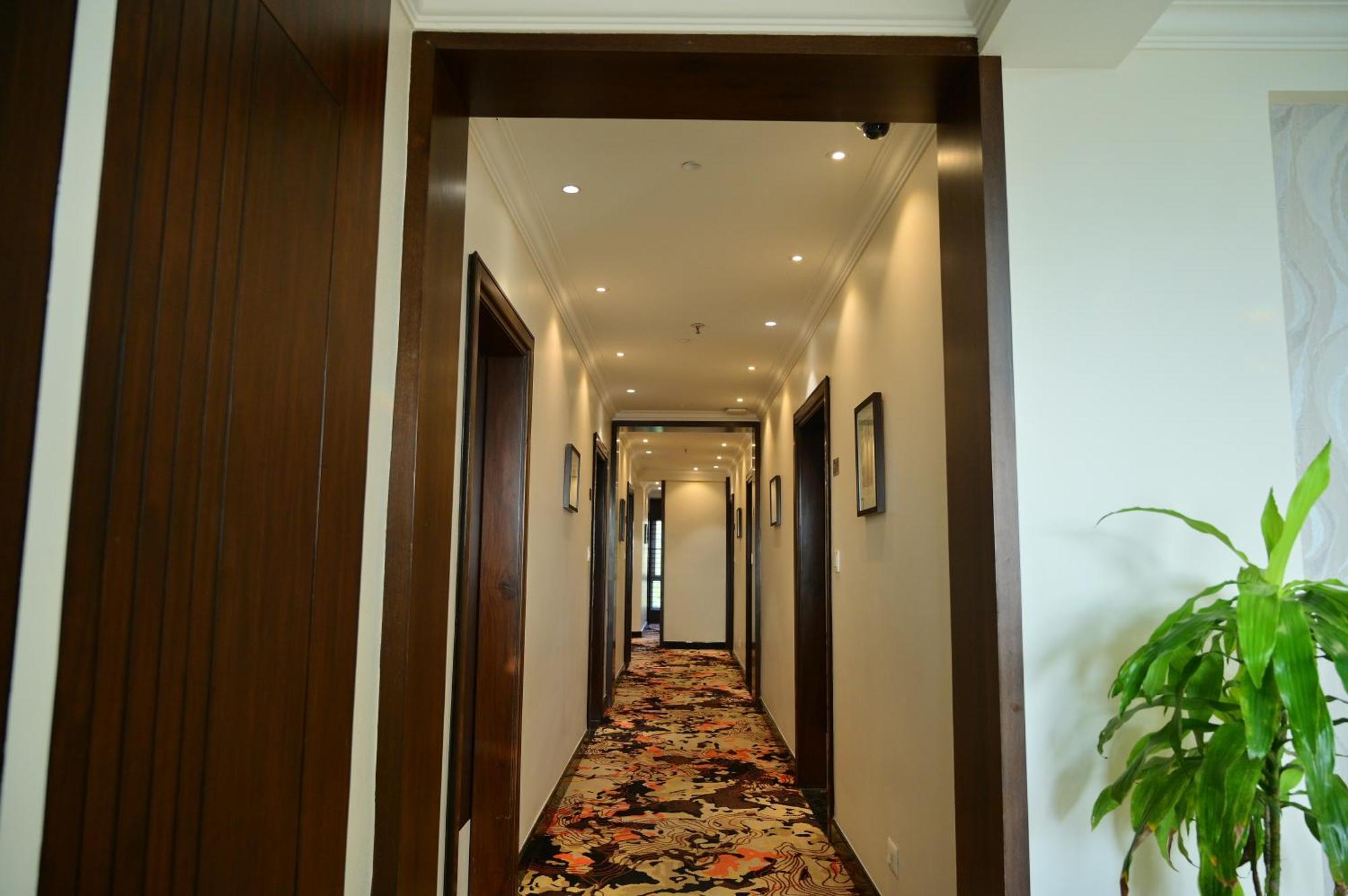 Hotel Golden Riviera Mysore Extérieur photo