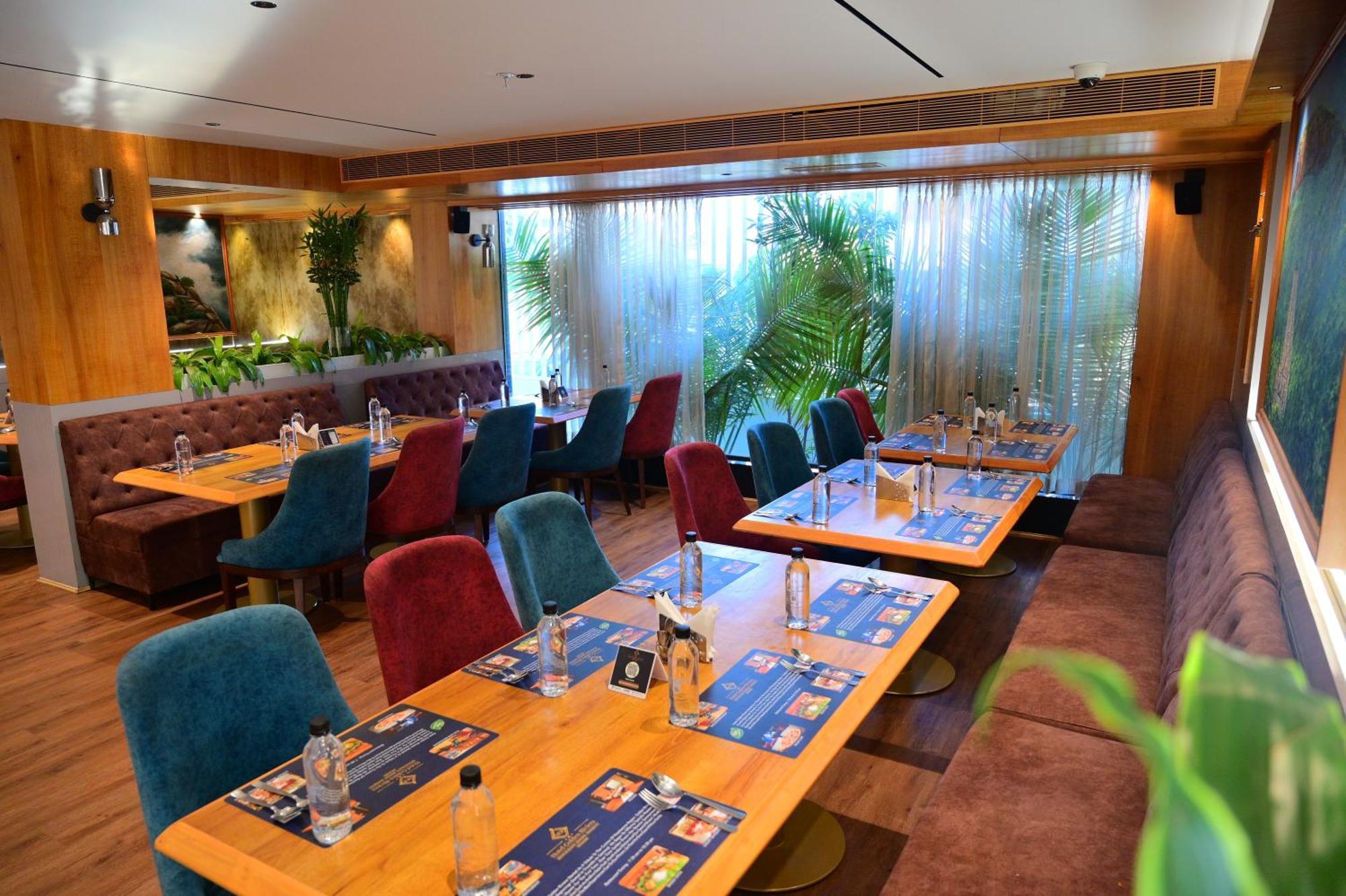 Hotel Golden Riviera Mysore Extérieur photo