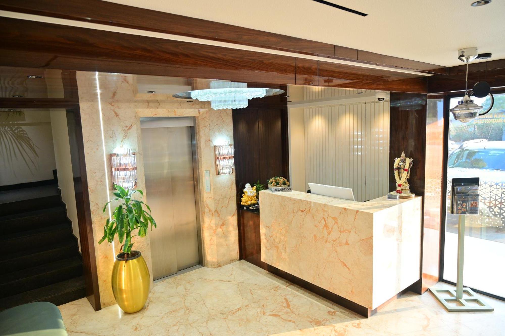 Hotel Golden Riviera Mysore Extérieur photo