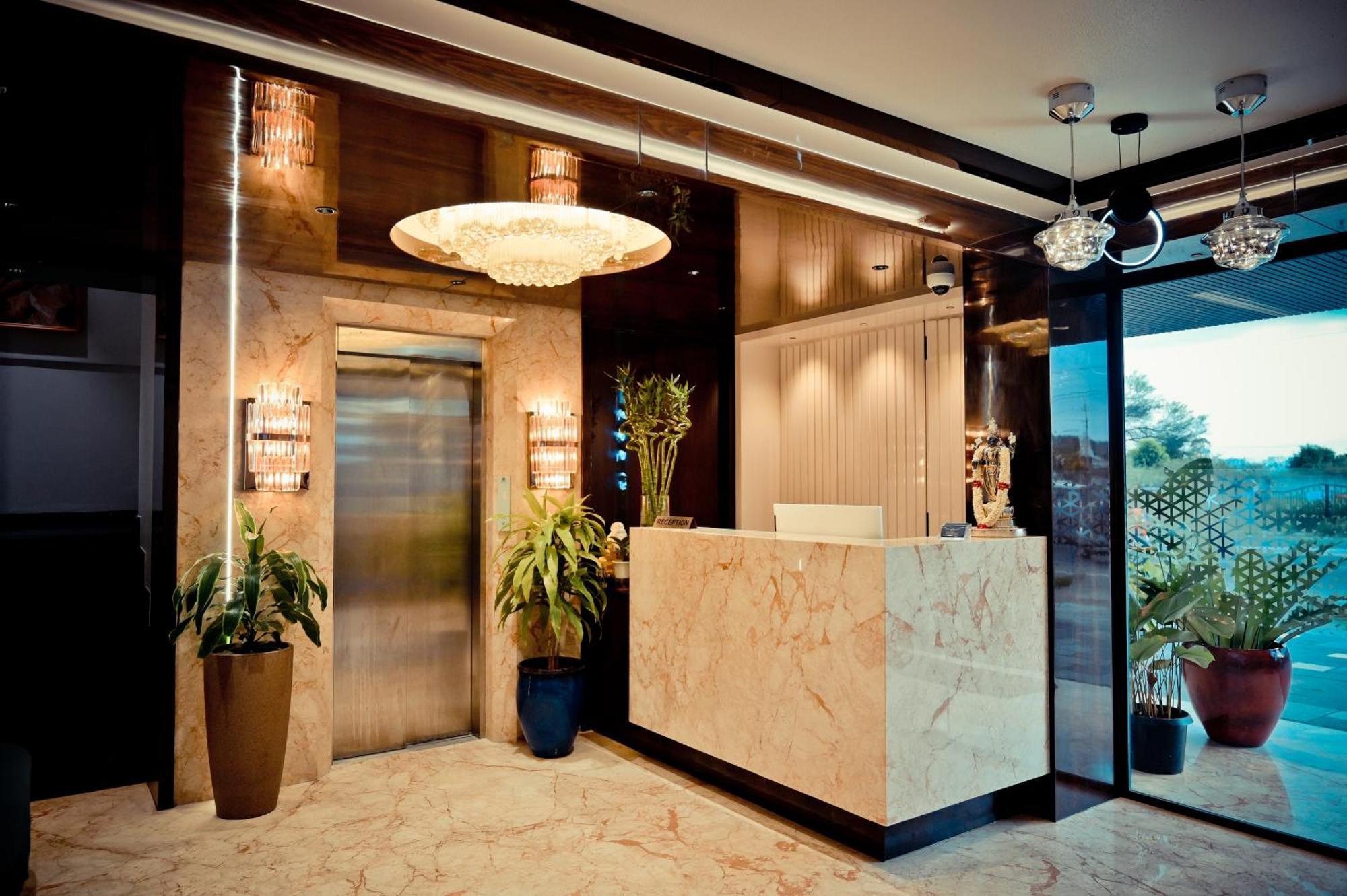 Hotel Golden Riviera Mysore Extérieur photo