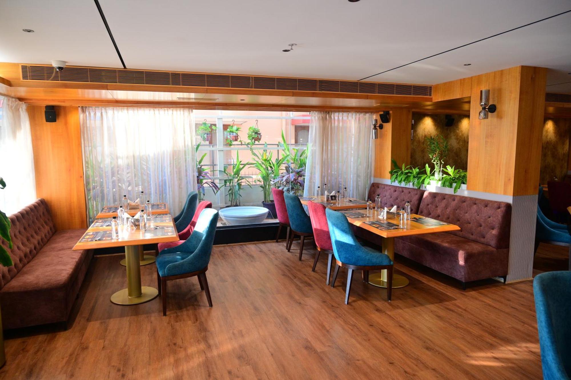 Hotel Golden Riviera Mysore Extérieur photo