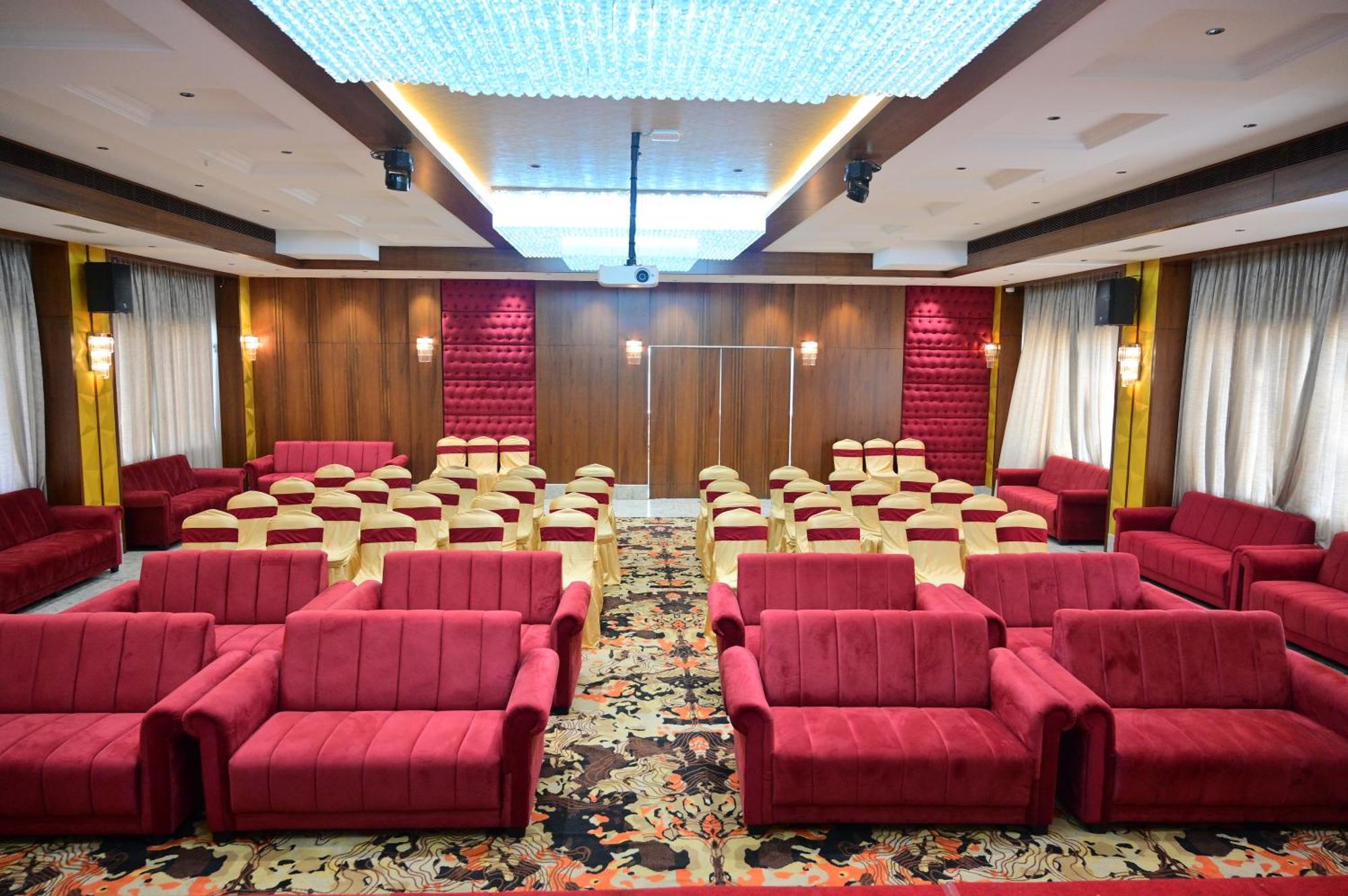 Hotel Golden Riviera Mysore Extérieur photo